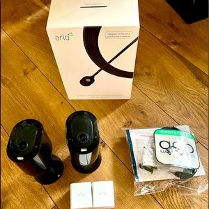 NWOT  Arlo Pro 4 Wireless Spotlight Cameras